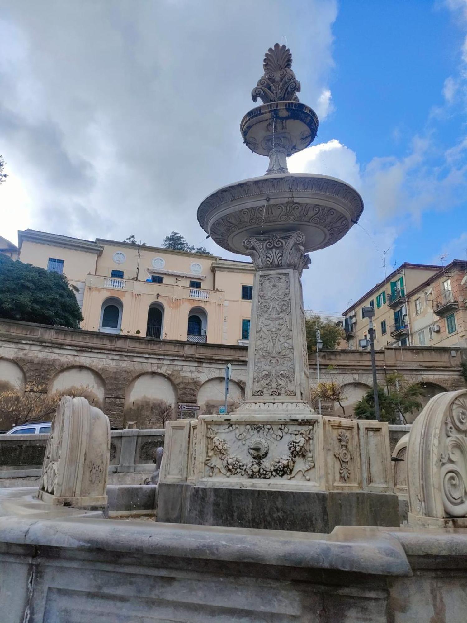 Fontana Falconieri Boutique Hotel Messina Exteriör bild